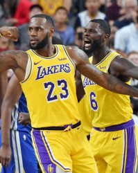  湖人逆转胜勇士，詹姆斯砍下三双  