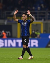  国际米兰客战萨索洛收获平局，恰尔汗奥卢世界波救主