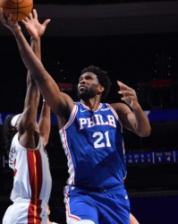  基尔高士丁主场雨战险胜展现拼搏精神