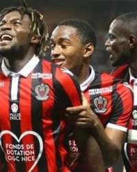  斯特拉斯堡vs尼斯爆发大规模冲突，多人染红被罚下  