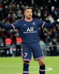  姆巴佩梅开二度助球队取胜，法甲射手榜强势登顶  