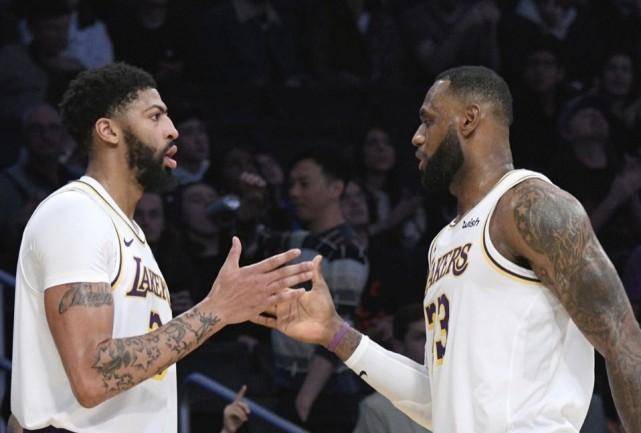  布克单节二十一分爆发，太阳客场掀翻快船结束两连败